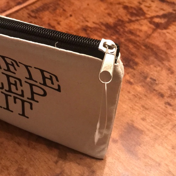 NWT Selfie Prep kit makeup bag zipper purse - Picture 7 of 9